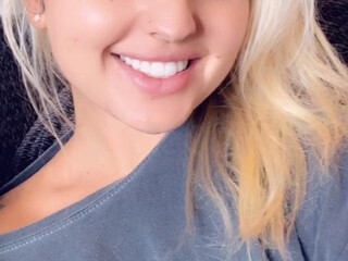 Olivia Cara onlyfans puts his fingers in the ass