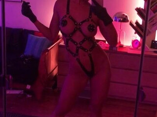 Mistress Terra London onlyfans teasing his gap with her middle finger