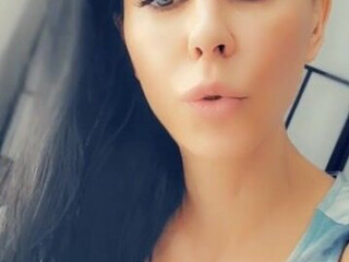 Laly Vallade onlyfans tasty babe fucks her anus