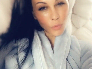 Laly Vallade onlyfans 14 april 2020