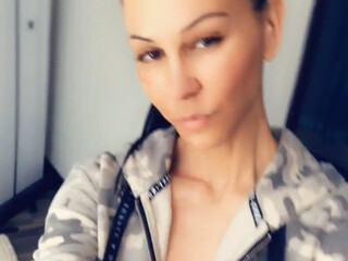 Laly Vallade onlyfans walking