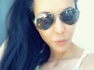 Laly Vallade onlyfans Wet brunette