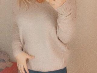 Kitten Kate onlyfans cute little woman pulling nipples