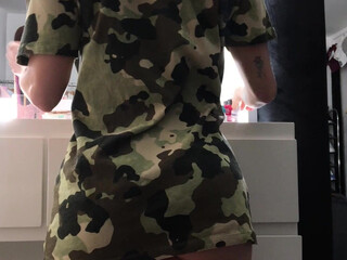 Kim Tylor onlyfans juicy babe fucks her shaved pussy