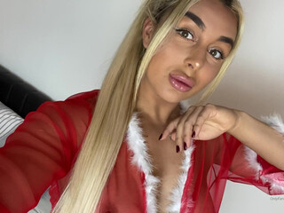 Kiera Jaston onlyfans juicy bitch caresses the clitoris