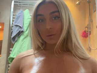 Kiera Jaston onlyfans busty blonde is sucking a pussy