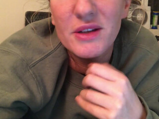 Khloeexo onlyfans cute lady jerking off her cunt