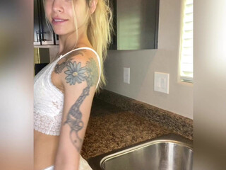 Kaylynn onlyfans Incendiary lady relishly masturbates both holes