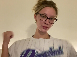 Kaylen Ward onlyfans slutty babe bares big tits