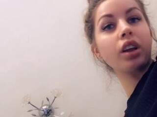 Kayla Sweet onlyfans blonde babe bares her tits