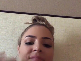 Jem Wolfie onlyfans sexy blonde gently masturbates cunt