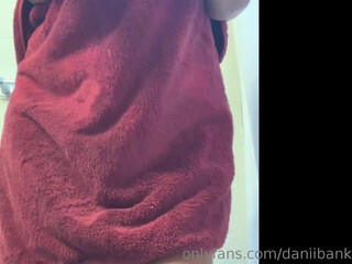 Danii Banks onlyfans exquisite bitch pulls pussy