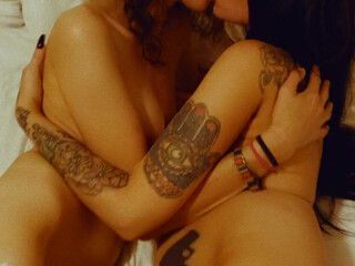 GothJock onlyfans cute chick posing in lingerie