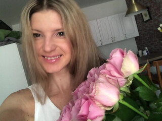 Gina Gerson onlyfans seductive and hot beauty pulls vagina