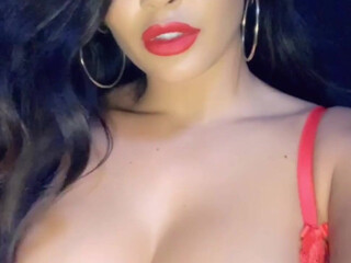 Daisy Marie onlyfans charming whore sticks dildo in the vagina