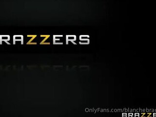 Blanche Bradburry onlyfans in a new apartment shows a striptease