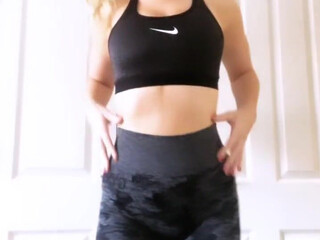 BlondieRose onlyfans excellent body gives pussy