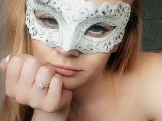 Belle Grace onlyfans nude bitch dancing on the bed