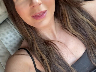 Amberstarrxx onlyfans seductive pussy shoves balls in the anus