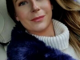 Amberstarrxx onlyfans fiercely jerking off her fat pussy