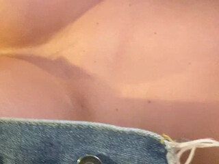 Allison Parker onlyfans big breasted passion rubs the body with oil