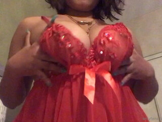 thotayana onlyfans chick eagerly absorbs dildo