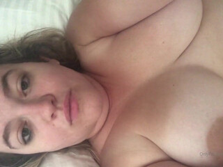 lularanae onlyfans whore model shows off her beauty