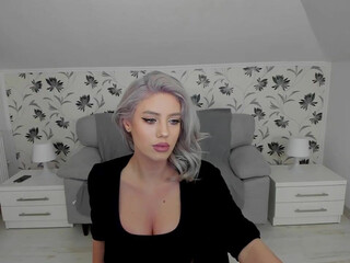 i_am_sarahxxx naughty bitch masturbates pussy sex toy