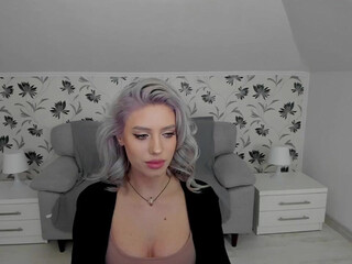 i_am_sarahxxx Cute blonde