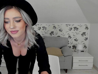 i_am_sarahxxx cute girl fingering pussy with vibrator