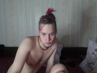 hollyandtommy_romeo incendiary bitch is naughty at the pool