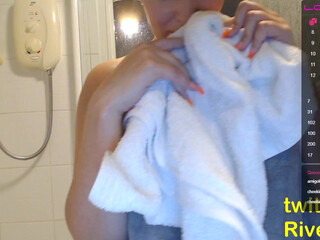 river_uk lustful slut fucks her pussy with a phallus