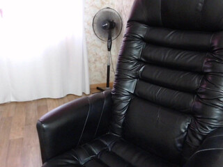 helen_bee cute confused lustfully communicates in fries