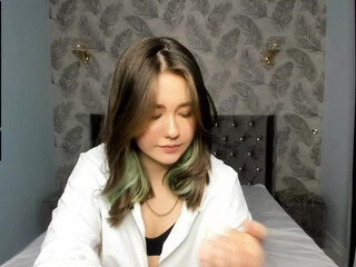 evi1ove juicy slut fucks pussy with phallus