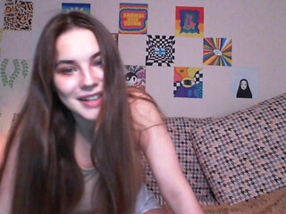 di_a_lutik sexy blonde gets her pussy fucked