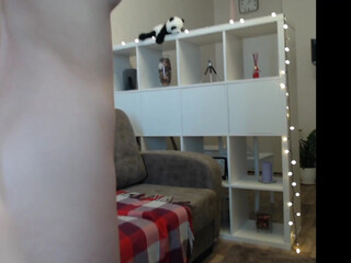 cumonclit loud female squeals from a great handjob