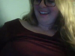 canadiane elite woman pulls a cap