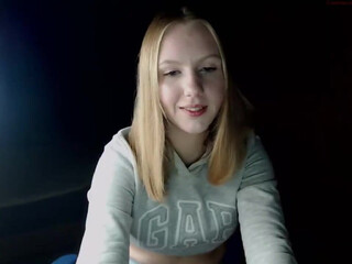 canadian_dream naughty doll fucks herself with a phallus