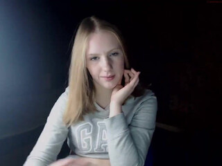 canadian__fire crazy chick demonstrates sexy body