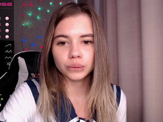 baby_for_daddy18 erotic gymnast effectively changes poses