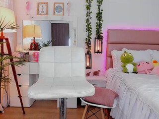 valeria_latin18 sweet little thing wags elastic booty