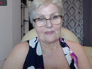 selenna57 fucks herself with black dildo