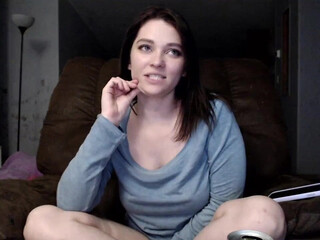 rowanswolves gorgeous babe fucks her shaved pussy