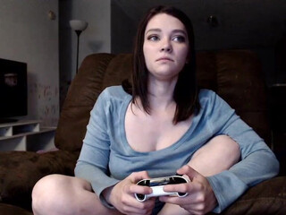 rowanswolves dark haired babe masturbates pussy with vibrator