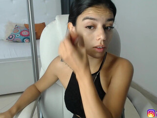 valerihouse Busty chick