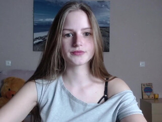 sweet_sin_sati beautiful girl eagerly rubs her clit