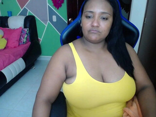 marysol83 takes off her panties