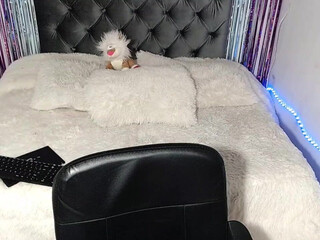 nasty_lorain busty young lady rides sex toy