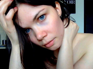 naive_but_sexy loves to put fingers in forbidden places