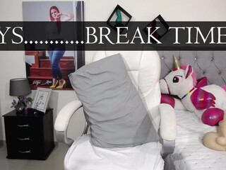 neytiri_moon busty female pleases herself with sex toy